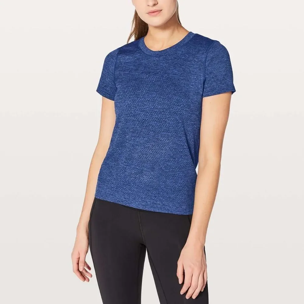 Lululemon Breeze By Short Sleeve in Blazer Blue / Black Size 4